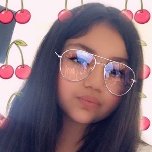 Meet your Posher, Janelle